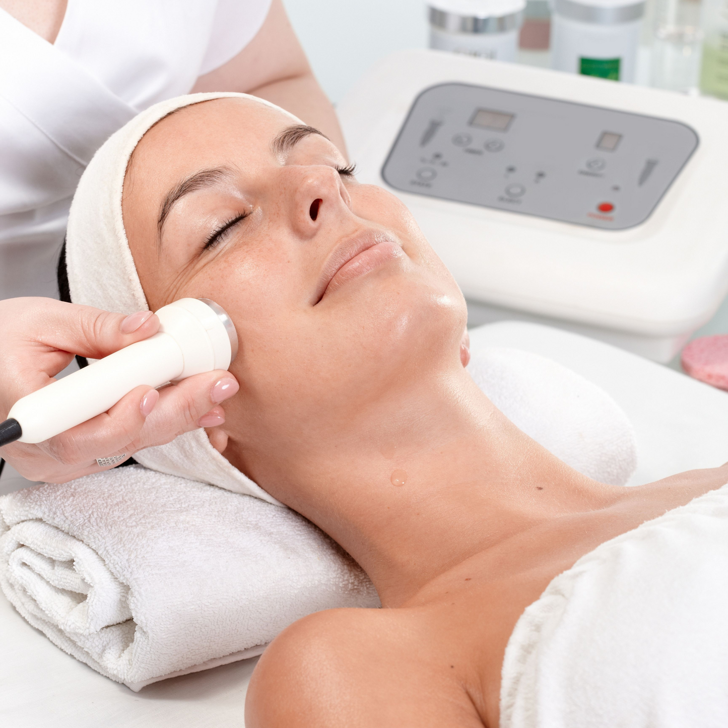 Radio frequency (RF) technology skin tightening during facial treatment